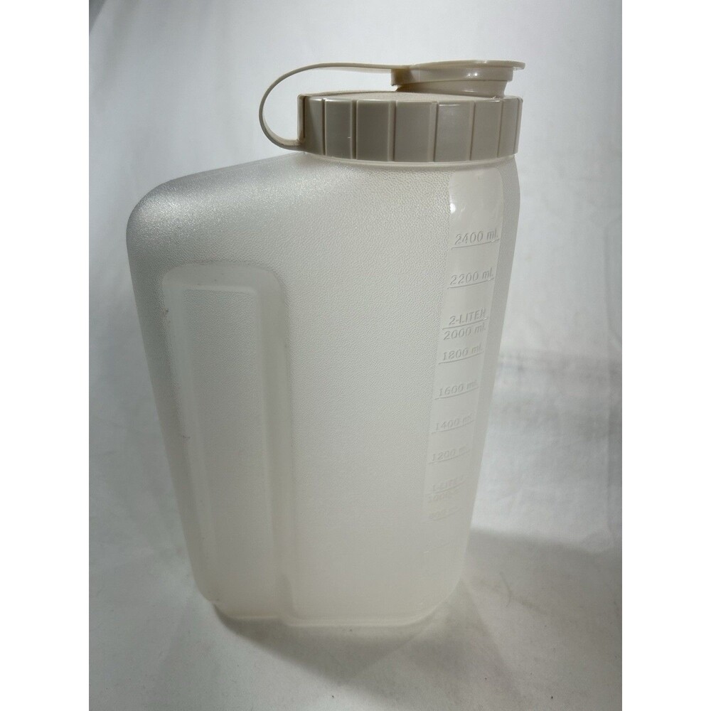 ubbermaid Servin Saver 2.75 Qt Drink Container Almond Flip Top Lid G4